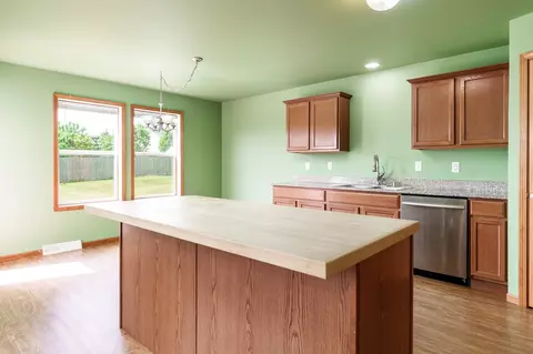 Kitchen - 622 Ashleigh Ln, Roscoe, IL 61073 photo 2 of 5