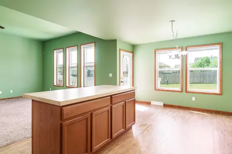 Living - 622 Ashleigh Ln, Roscoe, IL 61073 photo 5 of 7