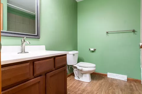 Bath - 622 Ashleigh Ln, Roscoe, IL 61073 photo 3 of 4