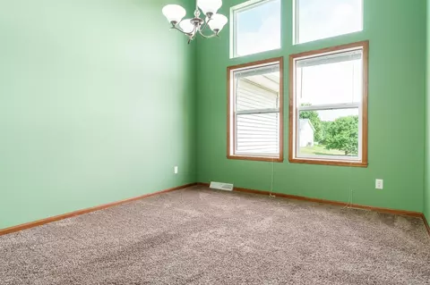 Living - 622 Ashleigh Ln, Roscoe, IL 61073 photo 6 of 7