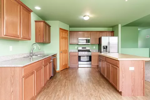 Kitchen - 622 Ashleigh Ln, Roscoe, IL 61073 photo 4 of 5