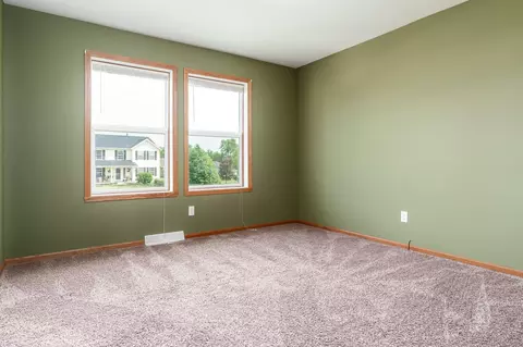 Bedroom - 622 Ashleigh Ln, Roscoe, IL 61073 photo 3 of 6