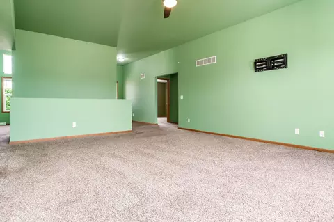 Living - 622 Ashleigh Ln, Roscoe, IL 61073 photo 3 of 7