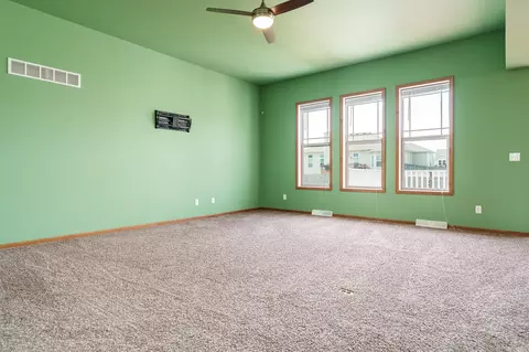 Living - 622 Ashleigh Ln, Roscoe, IL 61073 photo 2 of 7