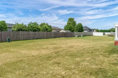 Exterior - 622 Ashleigh Ln, Roscoe, IL 61073 photo 6 of 6