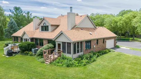 6320 Old Hunters Run, Rockford, IL 61114