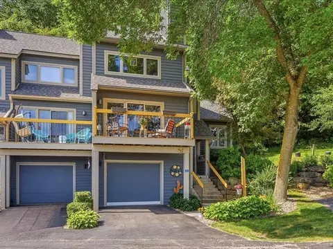 312 Territory Dr, Galena, IL 61036
