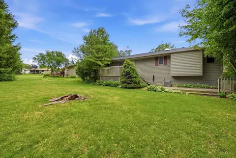 Exterior - 2014 Cimarron Dr, Freeport, IL 61032 photo 4 of 4