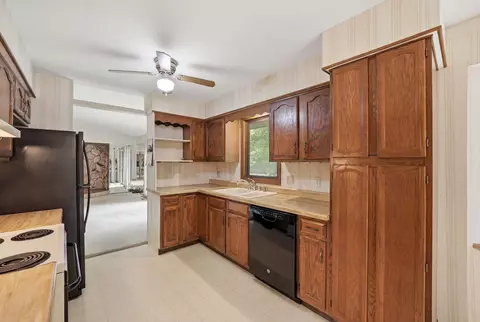 Kitchen - 2014 Cimarron Dr, Freeport, IL 61032 photo 1 of 2