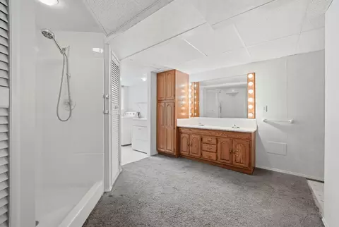 Bath - 2014 Cimarron Dr, Freeport, IL 61032 photo 5 of 5