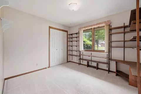 Bedroom - 2014 Cimarron Dr, Freeport, IL 61032 photo 2 of 4