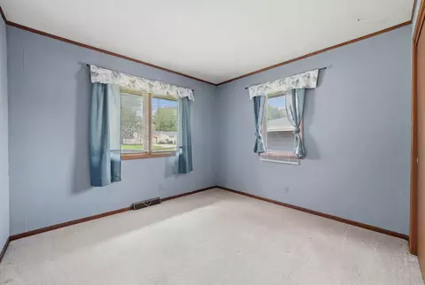 Bedroom - 2014 Cimarron Dr, Freeport, IL 61032 photo 3 of 4