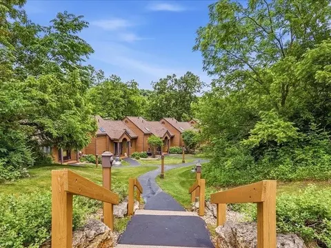 30 Creekwood, Galena, IL 61036
