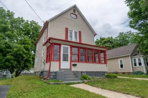 Exterior - 918 Jackson Ave, Dixon, IL 61021 photo 2 of 4