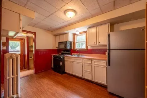 Entry Way - 918 Jackson Ave, Dixon, IL 61021 photo 1 of 5