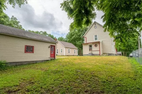 Exterior - 918 Jackson Ave, Dixon, IL 61021 photo 3 of 4