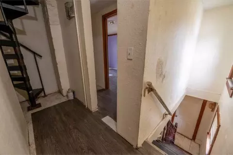 Entry Way - 918 Jackson Ave, Dixon, IL 61021 photo 4 of 5