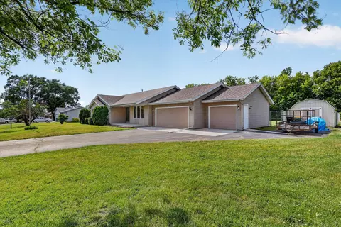 6612 Saddle Club Dr, Roscoe, IL 61073