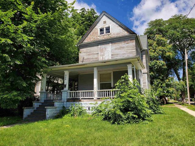 946 North Ave, Rockford, IL 61103