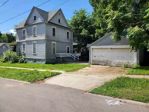 946 North Ave, Rockford, IL 61103