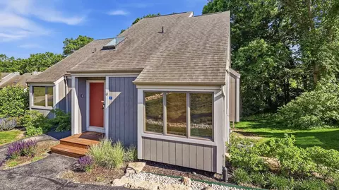 6 Cedar Bluff Ln, Galena, IL 61036