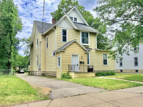 1341 Charles St, Rockford, IL 61104