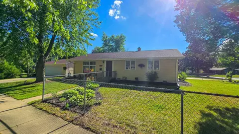 2203 Wilmette Dr, Rockford, IL 61108