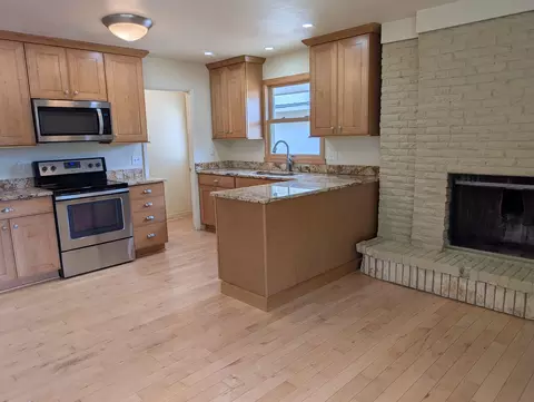 Kitchen - 13835 Saunders Rd, Pecatonica, IL 61063 photo 3 of 4