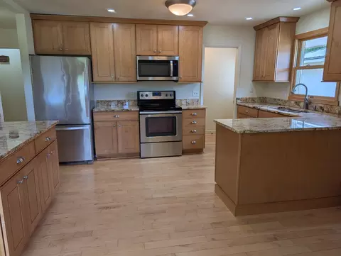 Kitchen - 13835 Saunders Rd, Pecatonica, IL 61063 photo 2 of 4