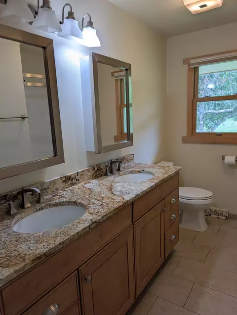 Bath - 13835 Saunders Rd, Pecatonica, IL 61063 photo 1 of 2