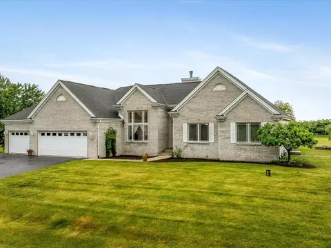 12470 Arrowwood Ln, Belvidere, IL 61008