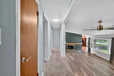 Entry Way - 628 High Ter, Dekalb, IL 60115 photo 4 of 5