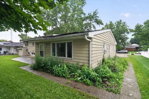 Exterior - 628 High Ter, Dekalb, IL 60115 photo 3 of 4