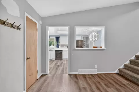 Entry Way - 628 High Ter, Dekalb, IL 60115 photo 3 of 5