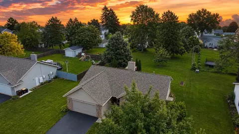 614 Moth St, Pecatonica, IL 61063 photo 3