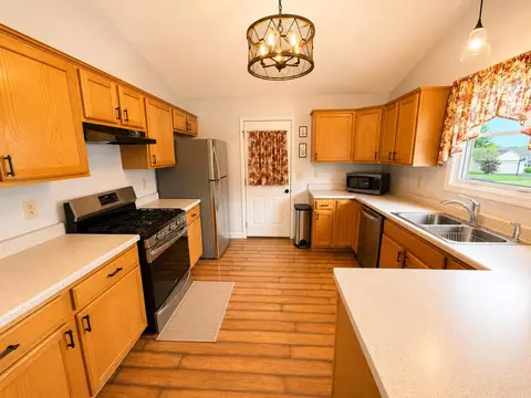 614 Moth St, Pecatonica, IL 61063 photo 10