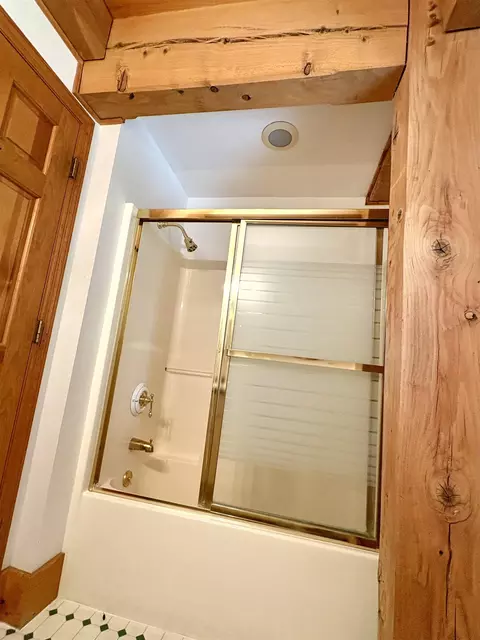 Bath - 821 Bernal Ct, Spring Valley, IL 61362 photo 3 of 11