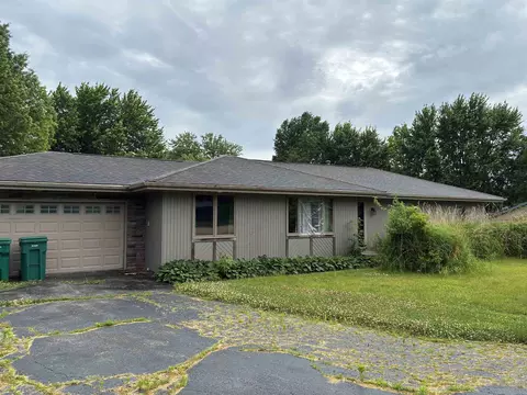 6179 Silver Hawk Ct, Roscoe, IL 61073