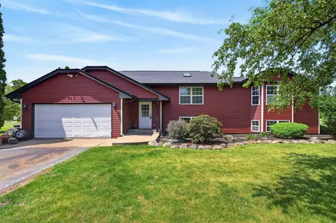 513 Pembroke Sw Rd, Poplar Grove, IL 61065