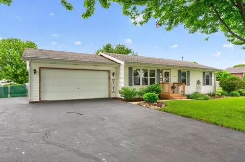 225 Cloud Mist Dr, Capron, IL 61012