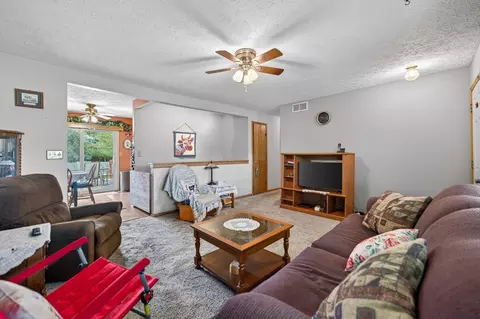 Living - 225 Cloud Mist Dr, Capron, IL 61012 photo 2 of 2