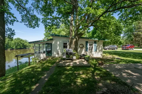 7198 S Rock Nation Rd, Dixon, IL 61021