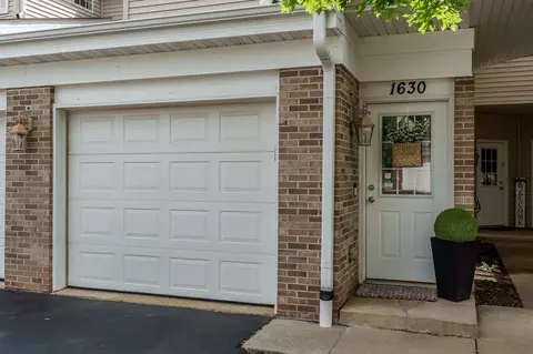 Exterior - 1630 White Oak Trl, Cherry Valley, IL 61016 photo 2 of 7