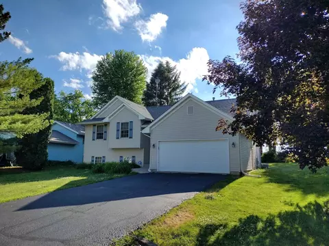 152 NW Columbia St, Poplar Grove, IL 61065