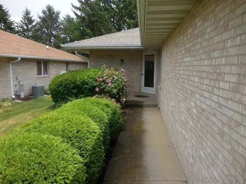 1318 Trainer Rd, Rockford, IL 61108