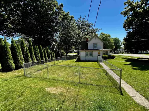 126 E 6th St, Pecatonica, IL 61063 photo 2