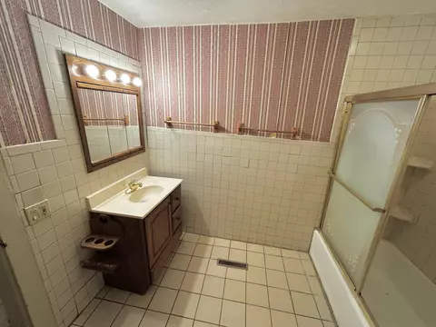 126 E 6th St, Pecatonica, IL 61063 photo 9