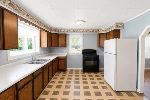 760 Eastern Ave, South Beloit, IL 61080 photo 3