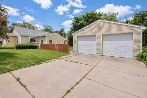760 Eastern Ave, South Beloit, IL 61080 photo 2