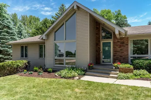 11335 Bayberry Dr, Roscoe, IL 61073